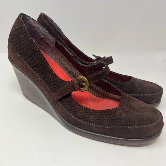 Aerosoles Size 7 Wooden Wedge Suede Shoes - Picture 2 of 7